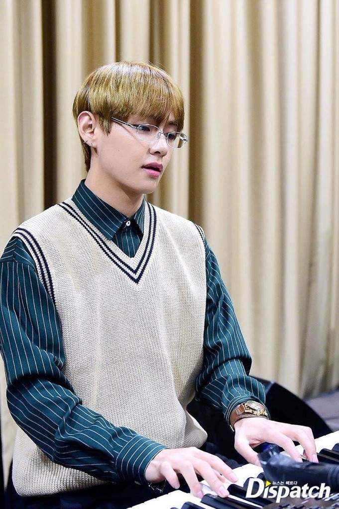 Taehyung with glasses | Kim Taehyung Amino