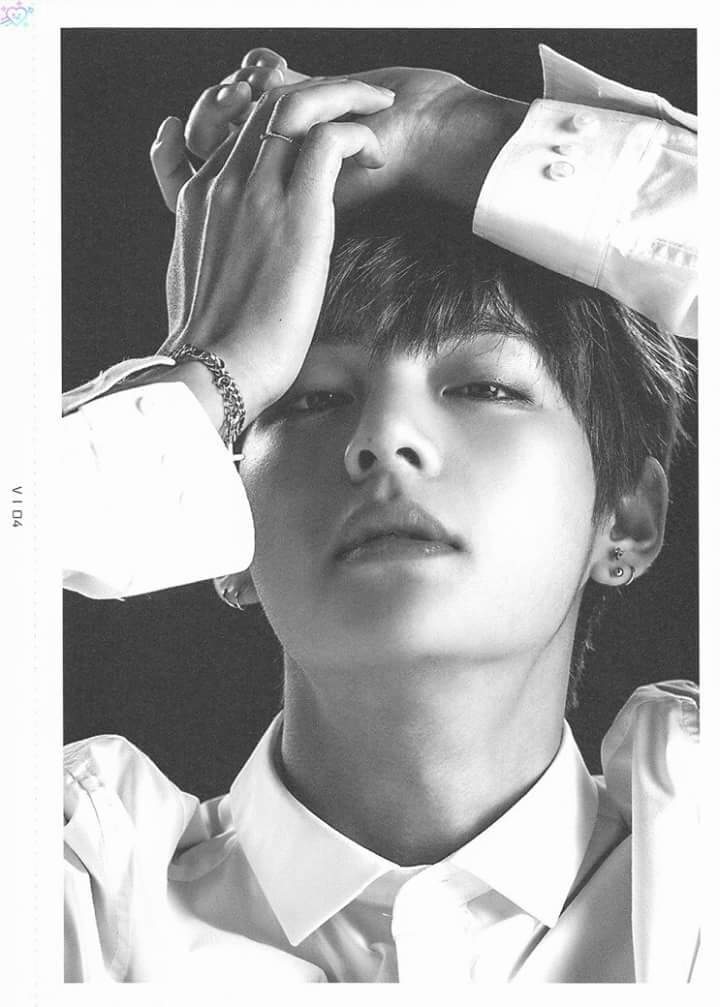 نتیجه تصویری برای jungkook BTS black and white pictures