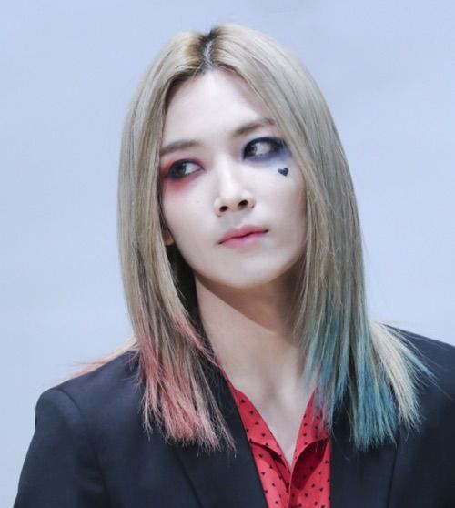 Throwback to when Jeonghan dressed up as Harley Quinn | Carat 캐럿 Amino