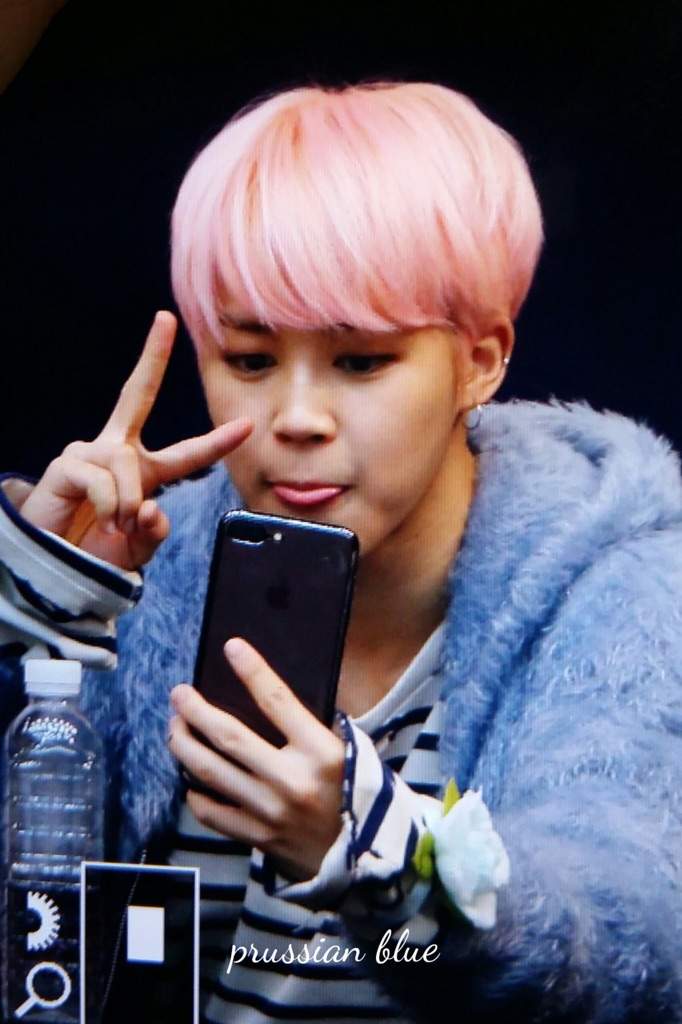 Jimin's Pinky Finger∾Fansign∾ | Park Jimin Amino