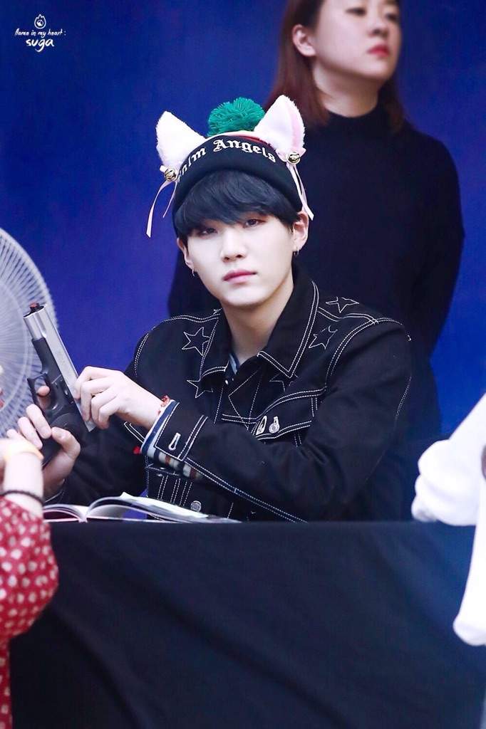 Suga ️'look smoking hot with the gun Yoongi' 💓 | ARMY's Amino