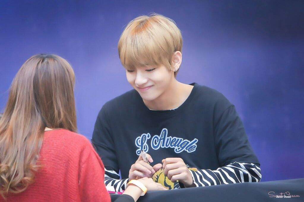 Taehyung fan meeting photos Kim Taehyung Amino