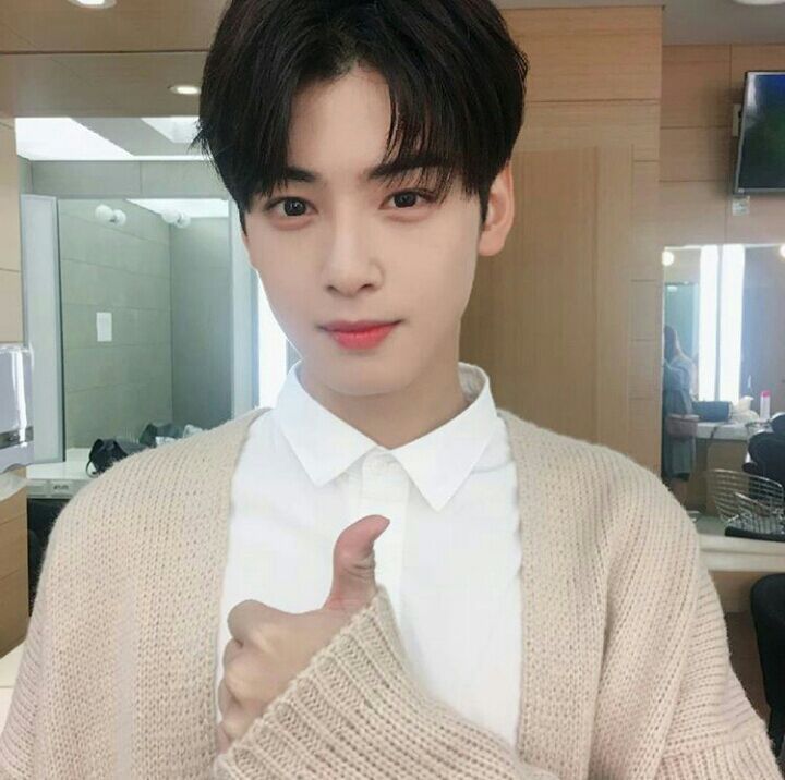 ,MIS FOTOS📷 FAVORITAS DE EUNWOO😻 