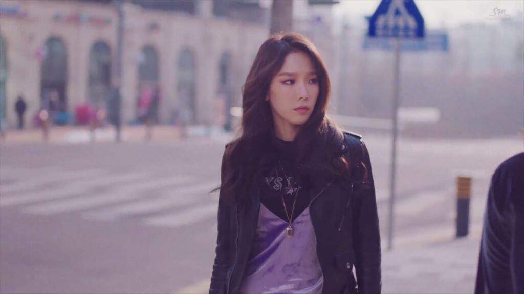 Taeyeon 태연_Fine_Music Video THOUGHTS Girls' Generation (소녀 시대) Amino