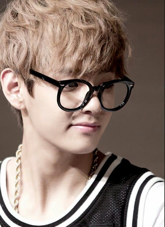 👑taehyung In Glasses Appreciation👓 Kim Taehyung Amino