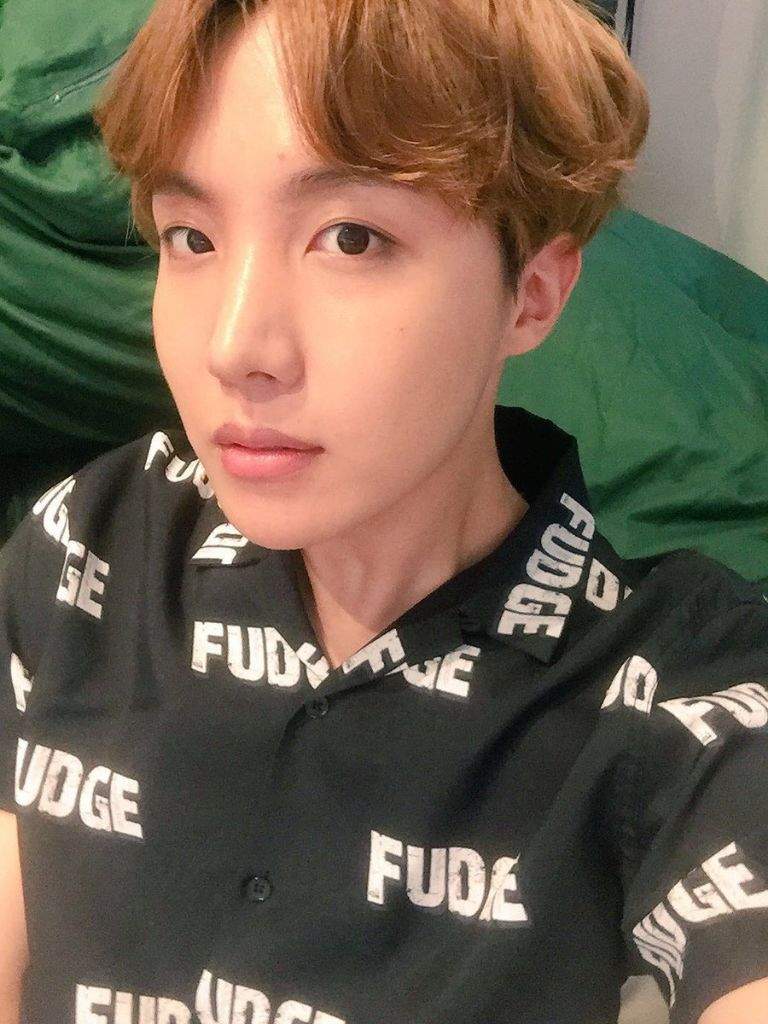 Hobi selfies ~ | J-Hope Amino