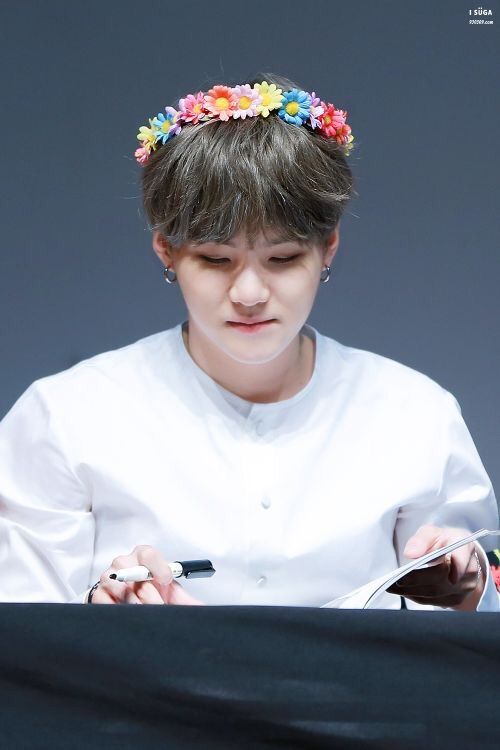 Suga flower crown 👑 | ARMY's Amino