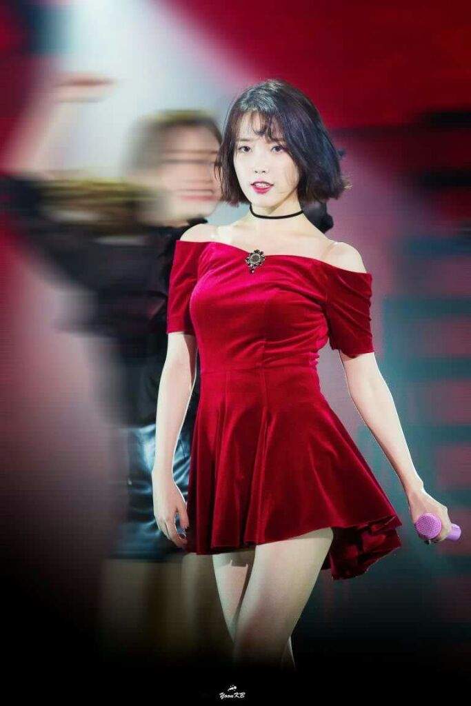 9 Photos Of Ius Sexy Jaw Dropping Short Skirt Iu Lee Ji Eun 아이유 Amino 4670