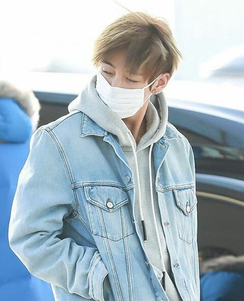 ♥ 🔝Kim Taehyung/Airport Fashion🔝 ♥ | ARMY's Amino