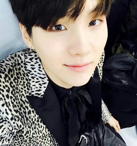 FEÑIZ CUMPLEAÑOS SUGA!!🎉 | B l o g g e r s Amino