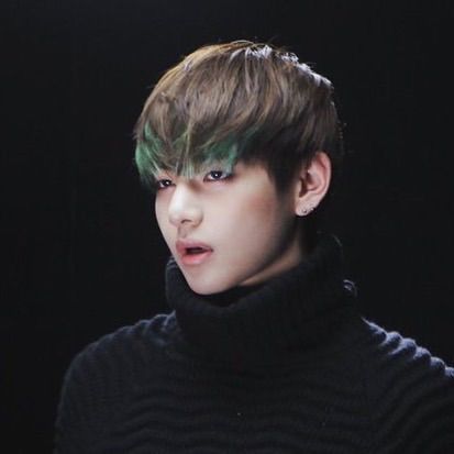 Taehyung in green!!💚🖤💚 | ARMY's Amino