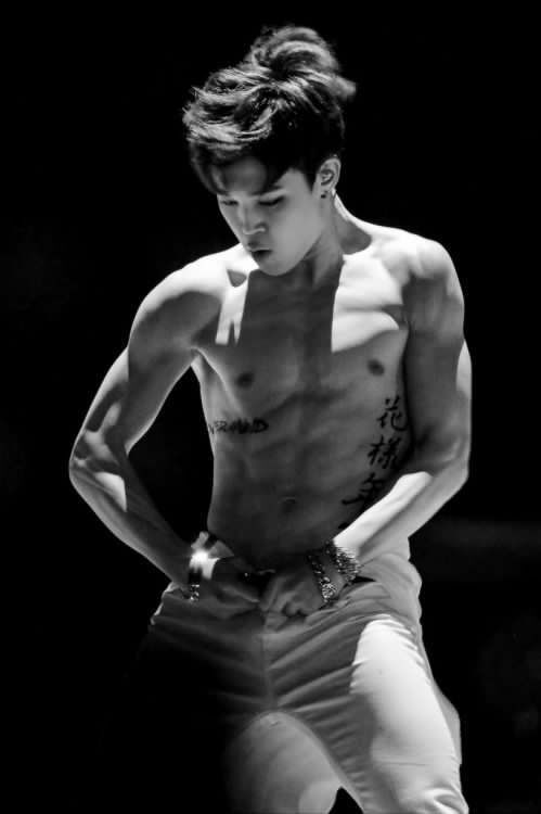 10 Sexy Shirtless Korean Men To Help You Get Through The Day | Big Bang