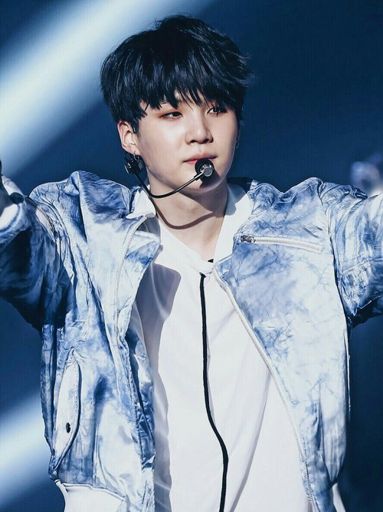 HQ SUGA @ BTS WINGS TOUR in Santiago | Genius Yoongi Amino