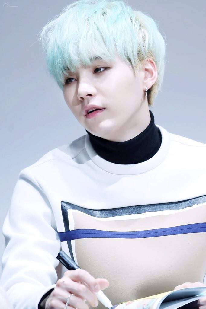 Yoongi's mint hair | ARMY's Amino