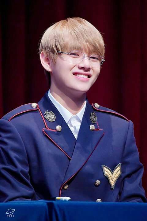 Nerd taehyung.. | ARMY's Amino