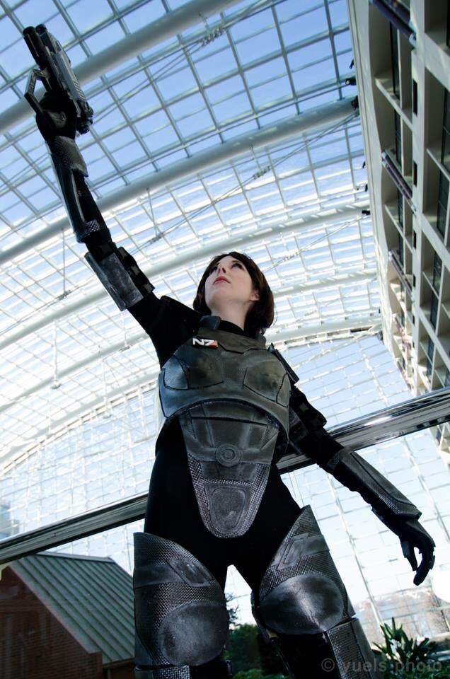 Commander Shepard Mass Effect Wiki Cosplay Amino 