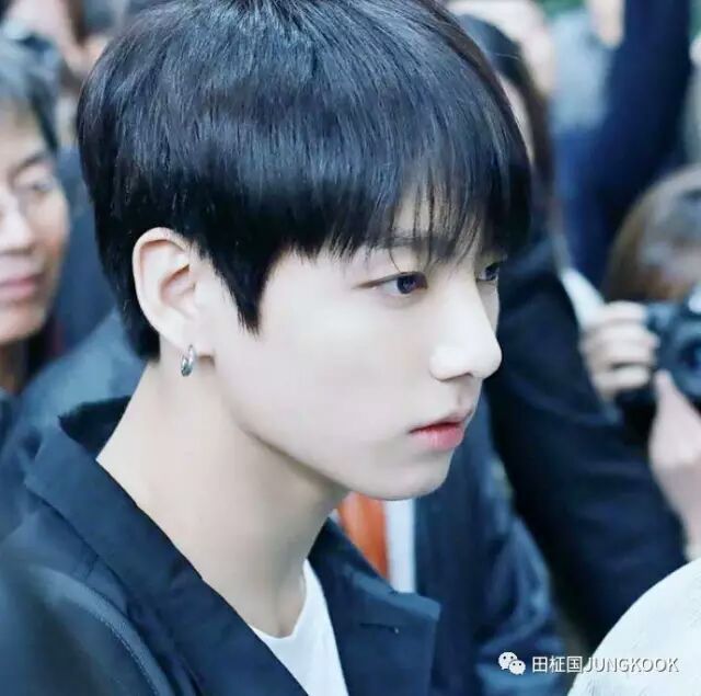 JUNGKOOK PERFECT SIDE FACE 😂💜 | ARMY's Amino