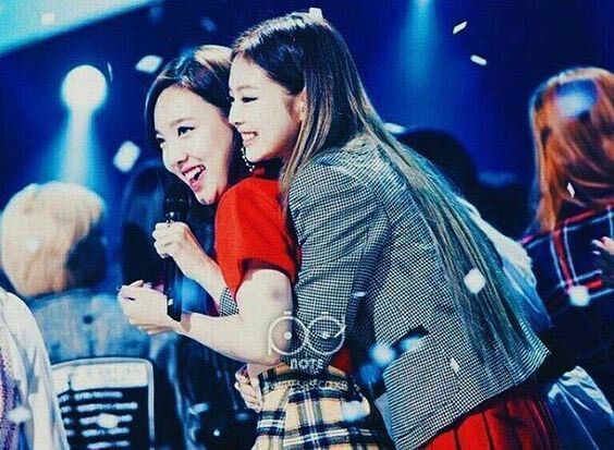 NAYEON (TWICE) AND JENNIE (BLACKPINK) | K-Pop Amino