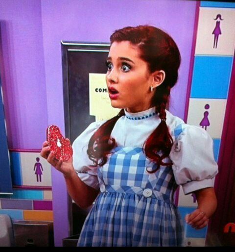 ariana grande dorothy