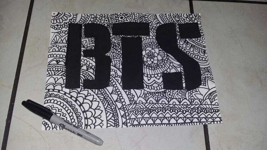 Mi dibujo (Zengtangle art) de logo de bts | ARMY's Amino Amino