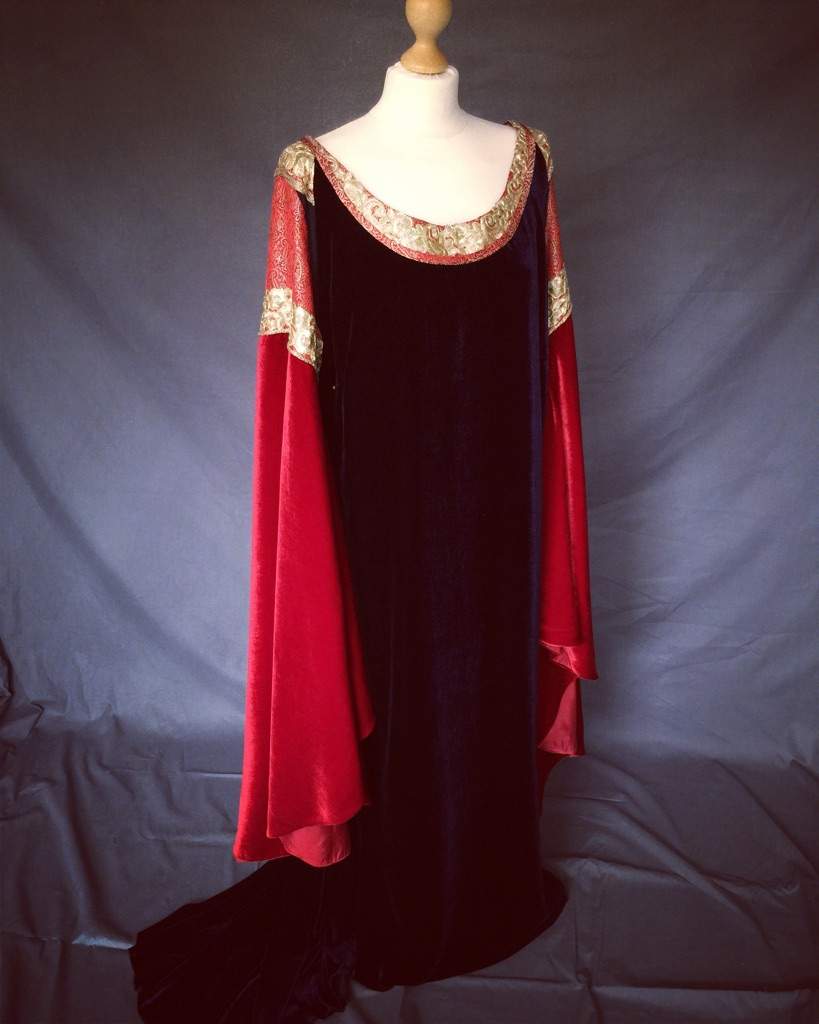 arwen blood red dress