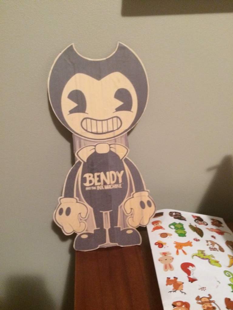 I used a photo from the cgx convention and cut out bendy. 