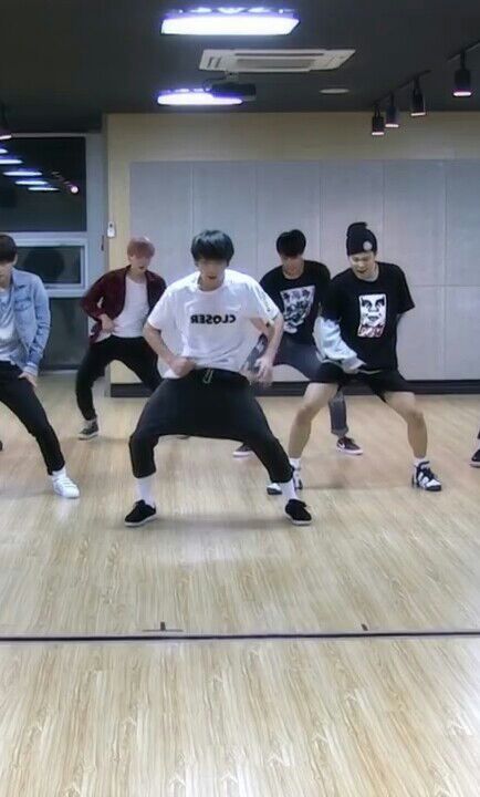 Wat Bts Usually Wears During Dance Practice Army S Amino