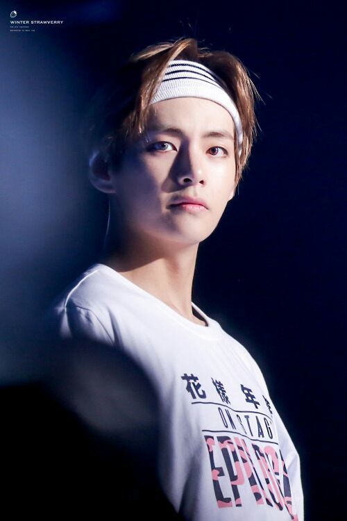 Taehyung on stage!! (HD pictures) | ARMY's Amino