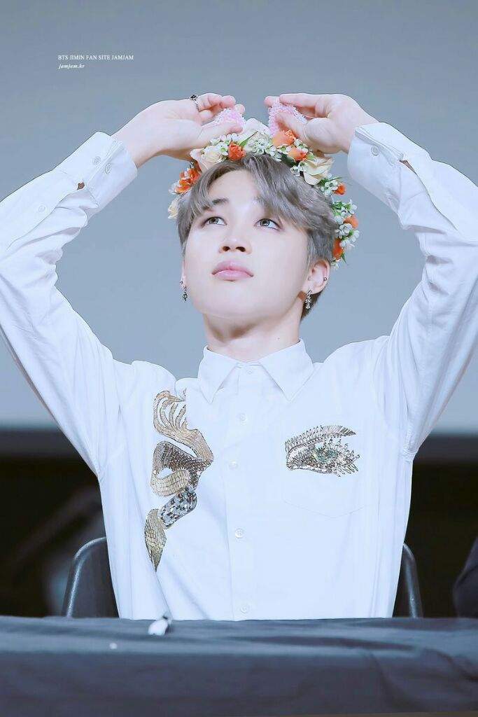 BTS With Flower crown 🌸👑🌸 | ARMY's Amino