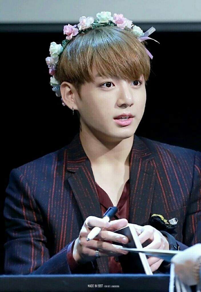 BTS With Flower crown 🌸👑🌸 | ARMY's Amino