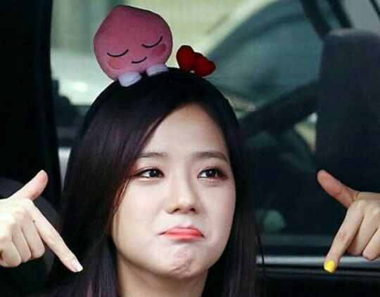 💞blackpink Jisoo Spotted Wearing Ridiculously Cute Accessories In Sbs Inkigayo💞 Blink 블링크 Amino 7987