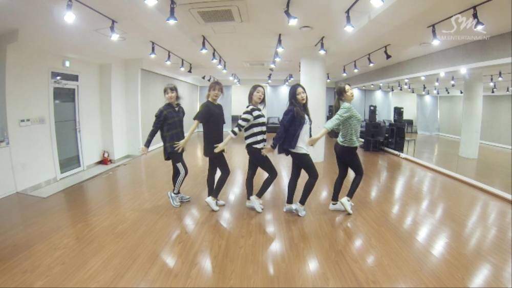 Girl Group Dance Practice Fashion | K-Pop Amino