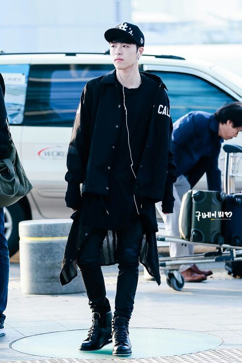 Idols with the best airport fashion | K-Pop Amino