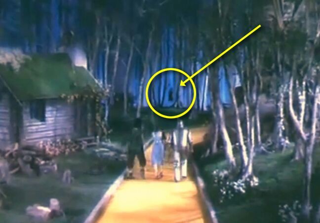 Wizard of oz suicide on set Wizard of oz suicide on set
