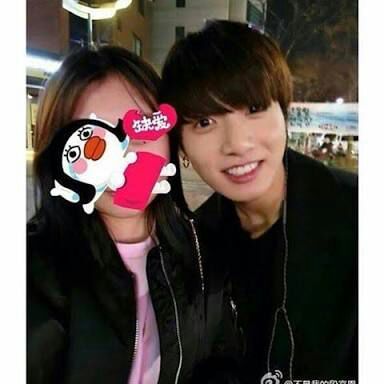 Jungkook with fans | K-Pop Amino