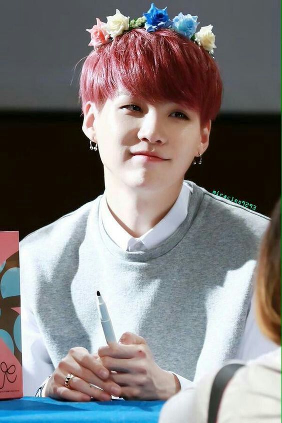 Suga😍con corona de flores🌹🌺👑🌸🌼 | ARMY's Amino Amino