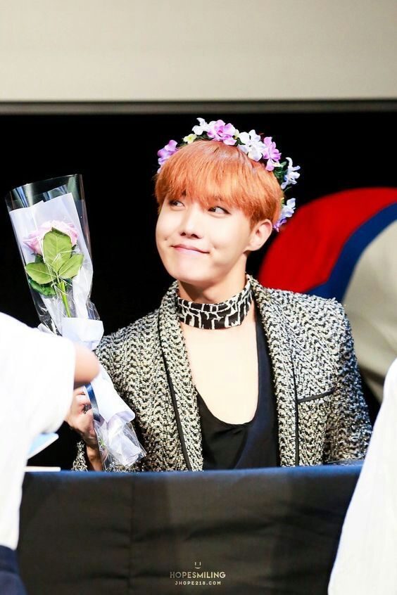 J-hope😍 Con Corona De Flores🌼🌸👑🌻🌺 