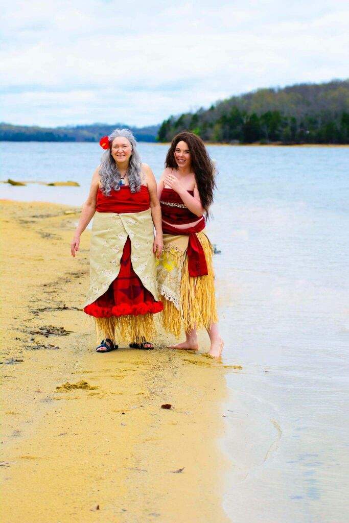 moana-and-grandma-tala-cosplay-amino