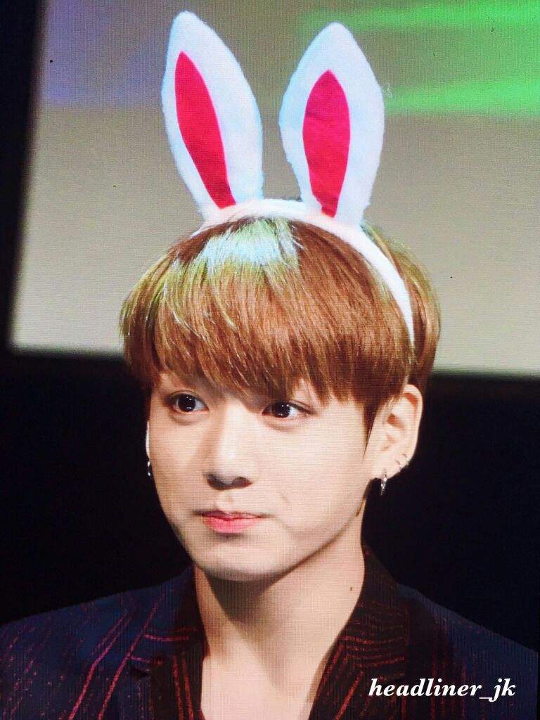 Jungkook's sparkly eyes 🐰  ARMY's Amino