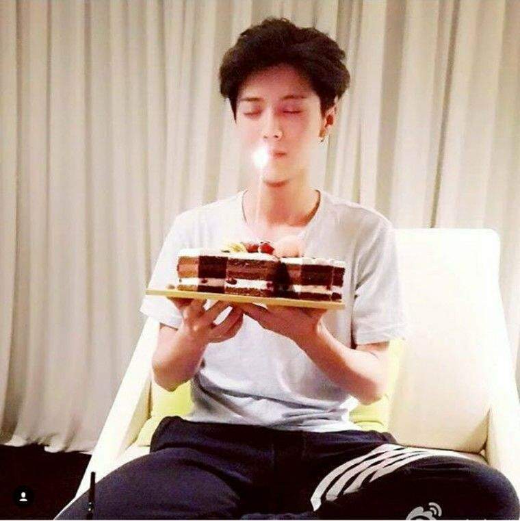 Happy Birthday Luhan Exo 엑소 Amino