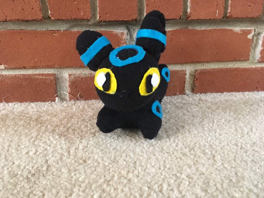 shiny umbreon plushie