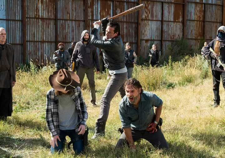 The Walking Dead 8 Temporada Chandler Riggs Comenta Sobre O Roteiro Do Episodio De Estreia Walkers Br Amino