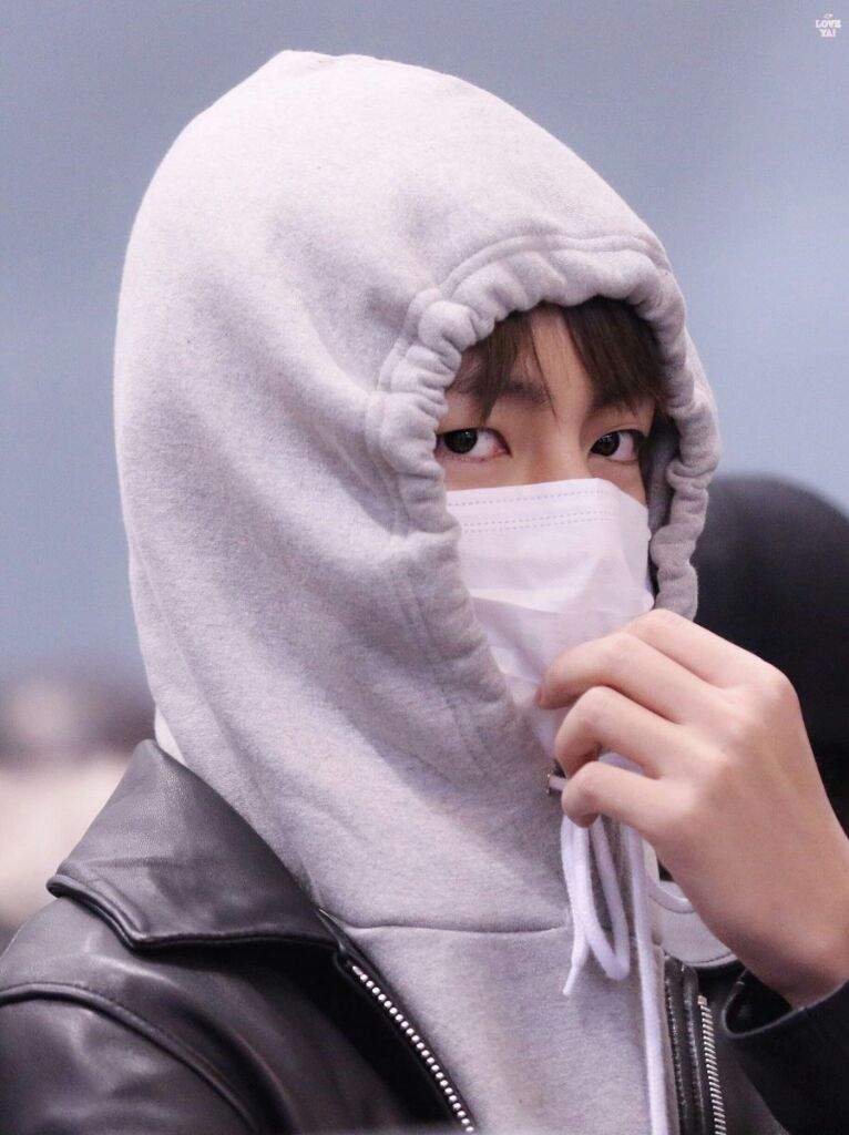 Taehyung in hoodie | ARMY's Amino