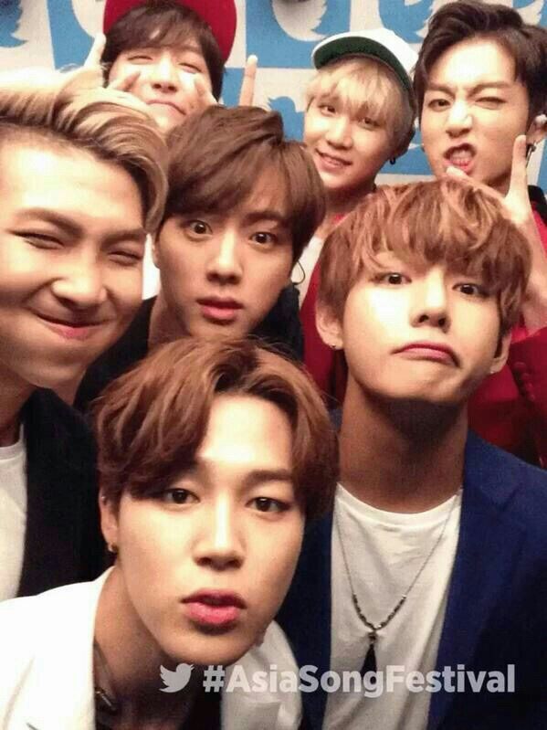 BTS TAKING SELFIE TOGETHER!! | ARMY's Amino