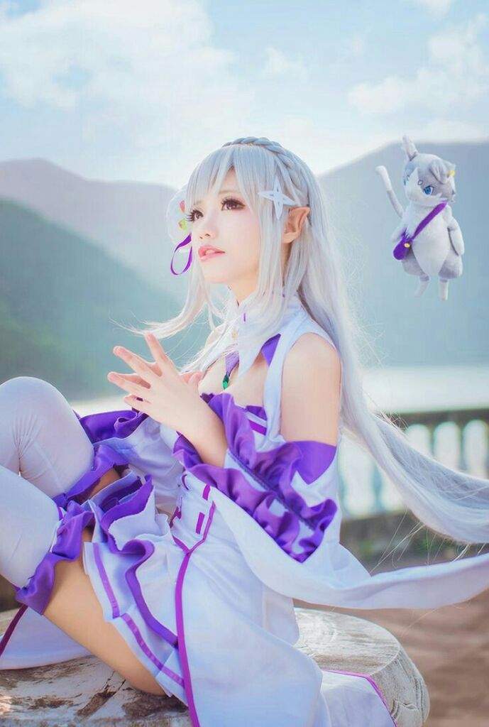 Melhores Cosplays da Emília ( Re zero) Fofura Total