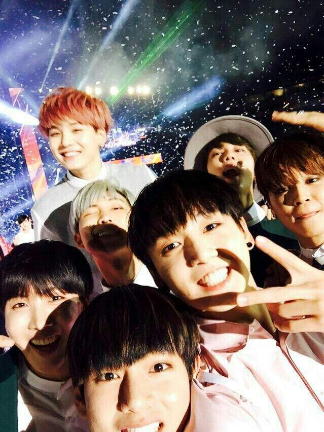 BTS TAKING SELFIE TOGETHER!! | ARMY's Amino