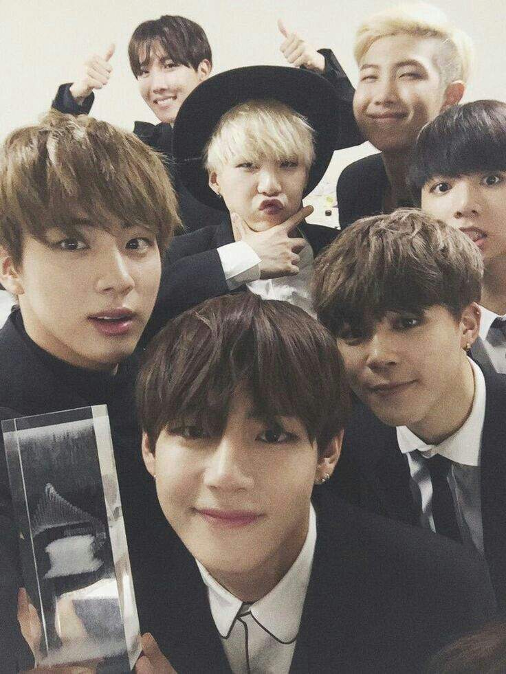 BTS TAKING SELFIE TOGETHER!! | ARMY's Amino