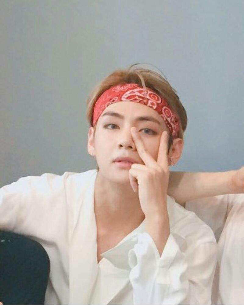 Tae in headbands is my aesthetic 👌💖😭 | Kim Taehyung Amino