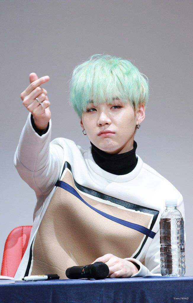 D-19 Bias Doing Peace/Heart Sign | ARMY's Amino