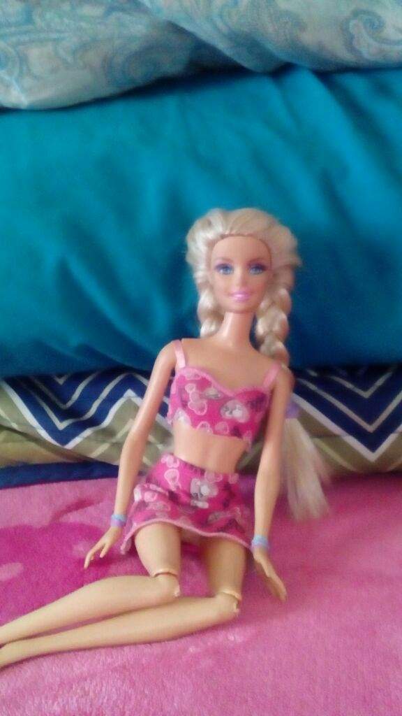 vestir a barbie en la playa